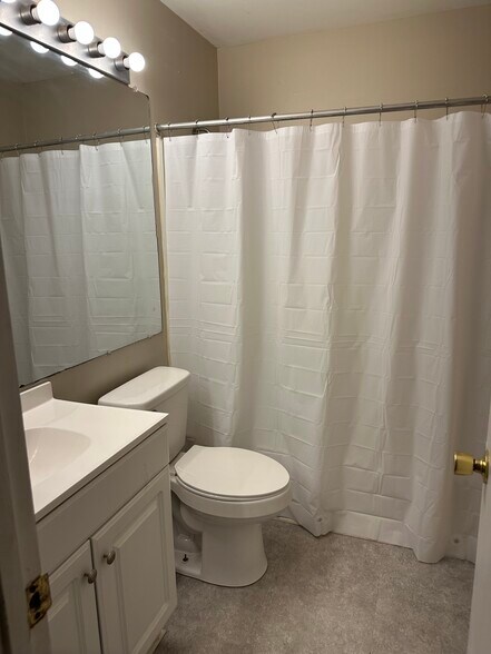 Building Photo - 220 Elm St