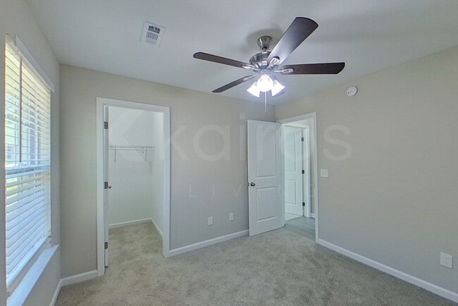 Building Photo - 724 Park Ln