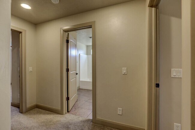Building Photo - Beautifully Designed 5 Bedroom Home in Was...