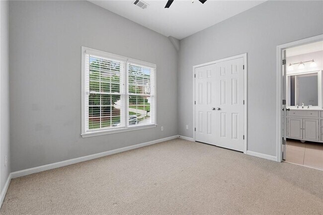 Building Photo - 1106 Glenrose St SE
