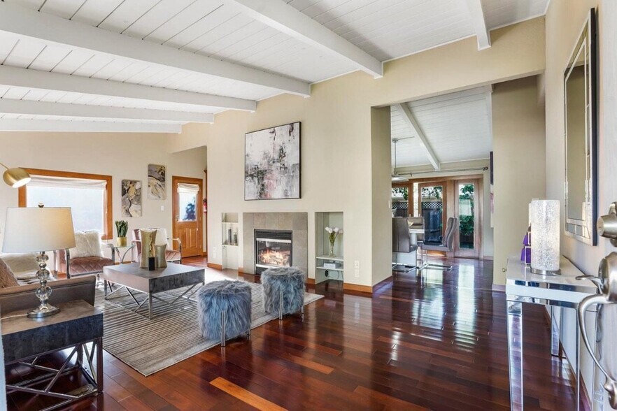 Building Photo - 2417 Johnson Pl