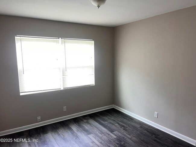 Building Photo - 6060 Mizzell Dr