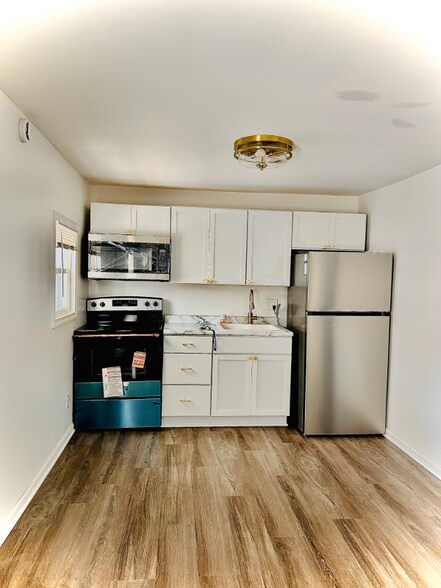 Building Photo - 110 W Willow Dr