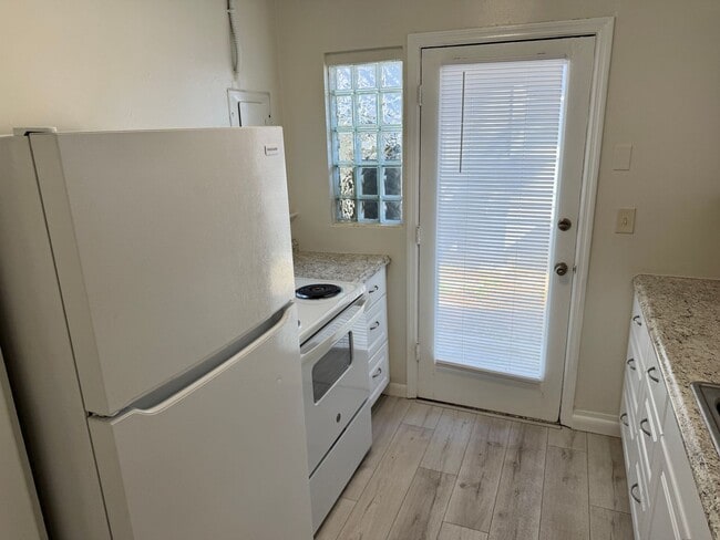 Building Photo - Amazing 2/1 so Close to the Ocean that you can see it from your Street!