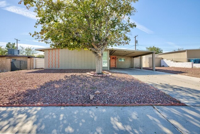 Primary Photo - Stylish 4-Bedroom Single-Story Home with M...