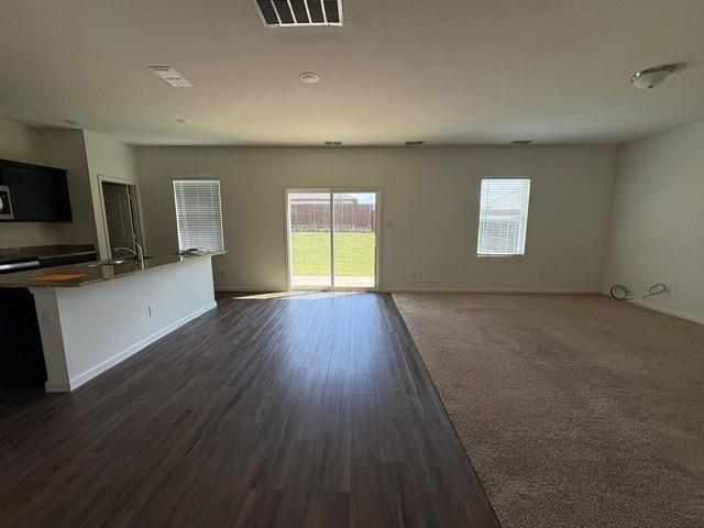 Building Photo - 713 Peach Tree Ln