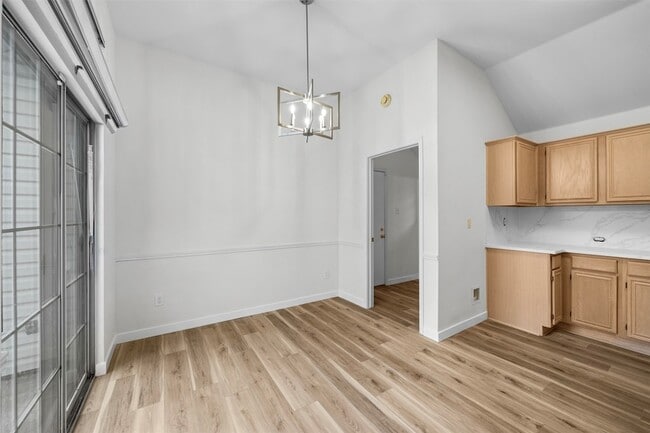 Building Photo - 3841 Pine Valley Dr