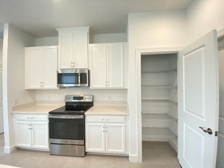 Building Photo - 2182 Palm Tree Dr