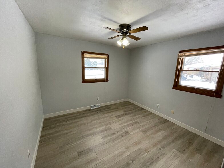 Building Photo - 1210 Woodridge Dr