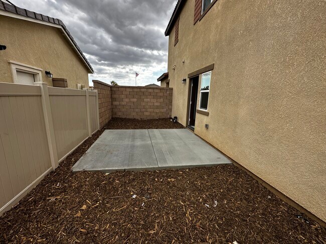 Building Photo - 26796 Baneberry Ct