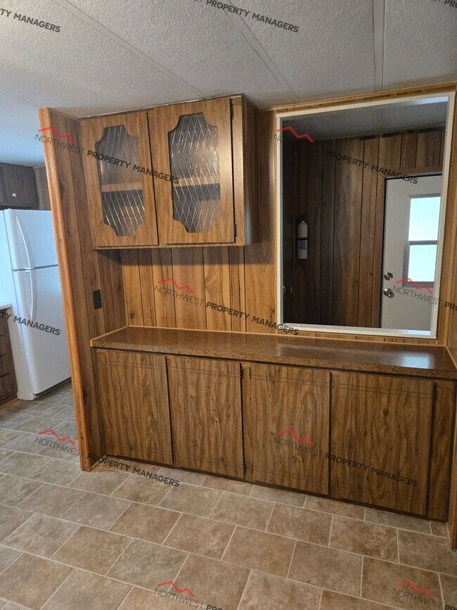 Building Photo - STATUS: AVAILABLE | R255F | $1850