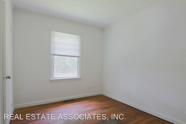 Building Photo - 3 br, 1.5 bath House - 217 Cook Road