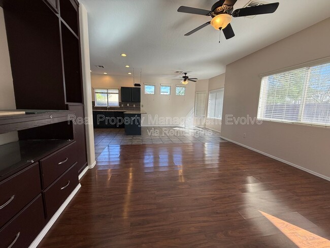 Building Photo - 1677 S Peppertree Dr