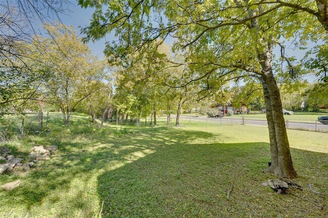 Building Photo - 706 Scenic Dr