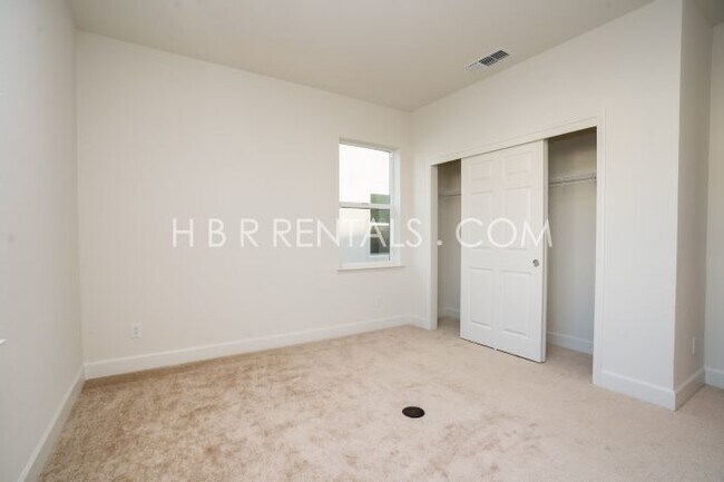 Building Photo - Spacious 4-Bedroom with 3 Full Baths in Tracy – Your Next Rental Home Awaits!