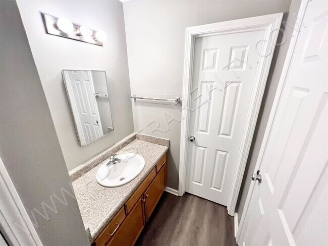 Building Photo - Beautiful and Spacious Olathe West Townhome-Available NOW!!