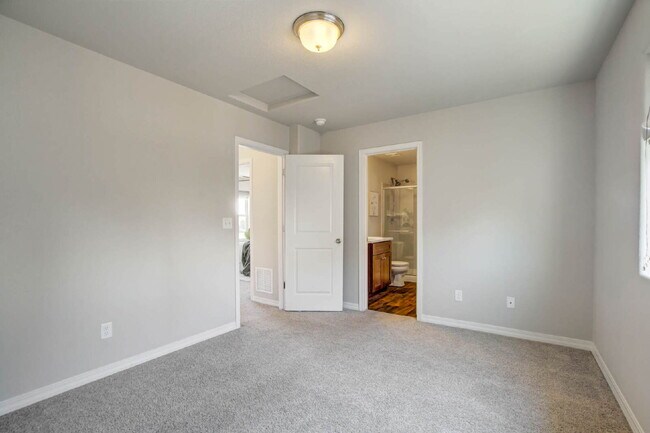 Building Photo - Charming 2-Bed, minutes to Fort Carson,  Peterson Space Force and downtown Colorado Springs.