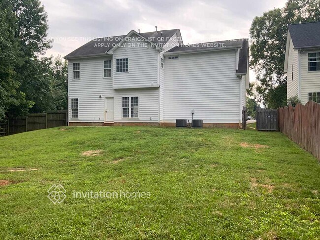 Building Photo - 211 Everett Park Dr