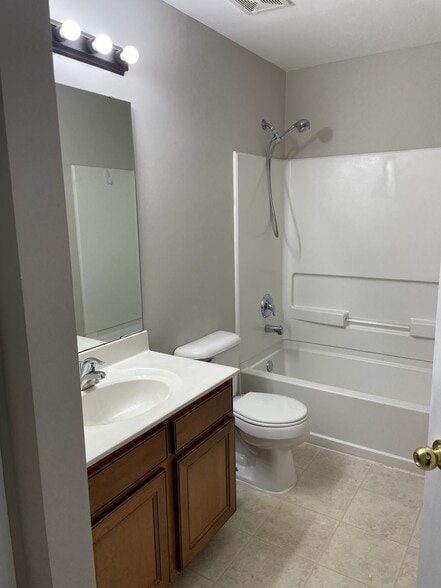 Building Photo - 248 Greenshire Ln