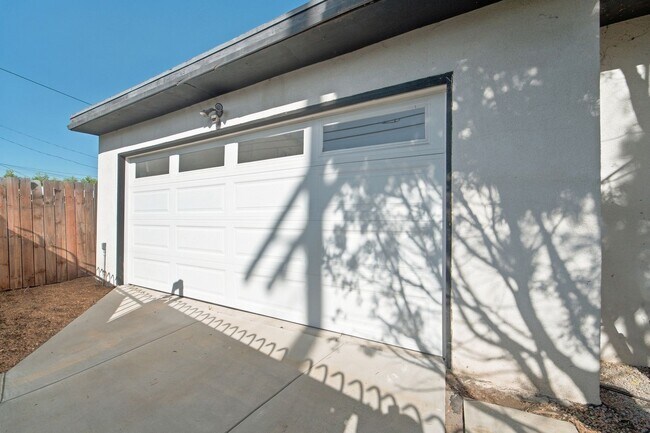 Building Photo - Modern Gated Retreat on a Private Lot.