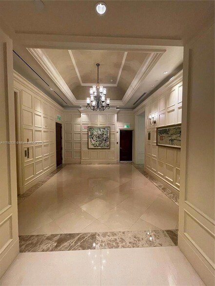 Building Photo - 16047 Collins Ave