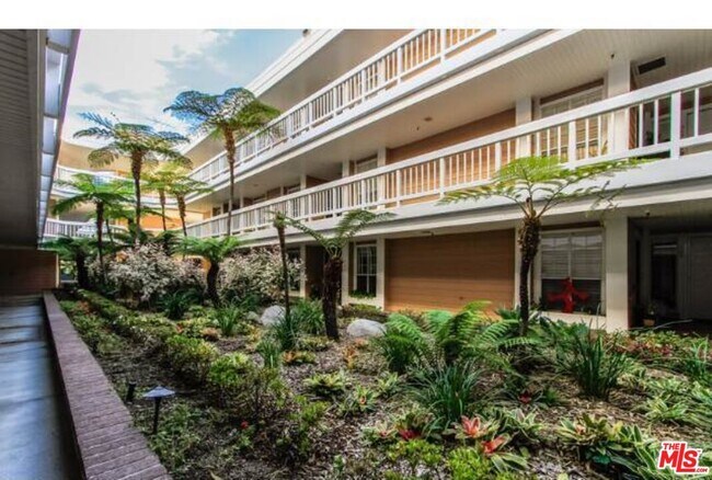 Building Photo - 4338 Redwood Ave