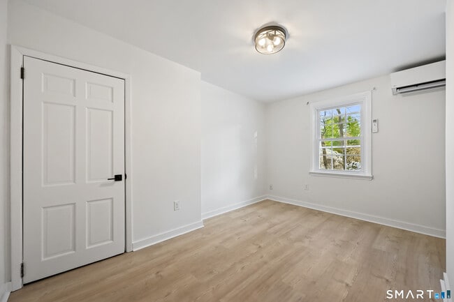 Building Photo - 99 Ramapoo Rd