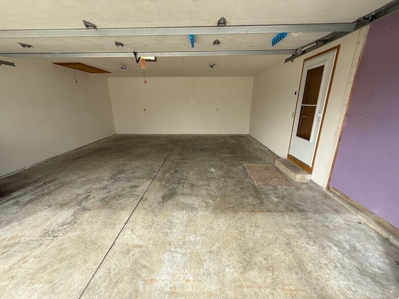 Garage - 1350 Sunnydale Cir