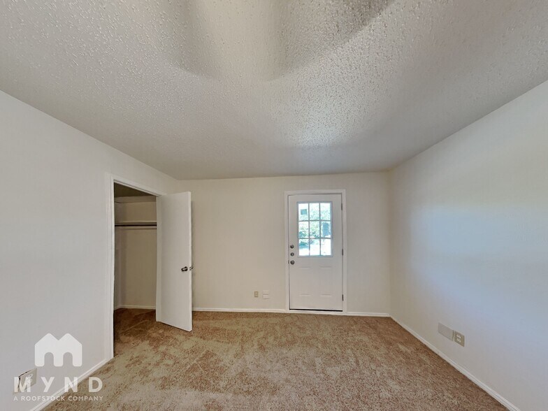 Building Photo - 15858 El Estado Dr
