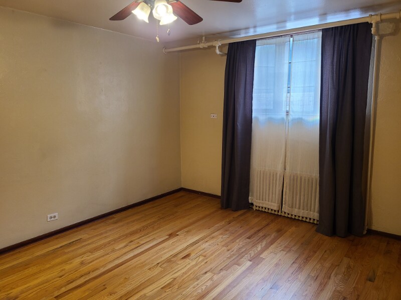 Living Room - 1605 St Paul St
