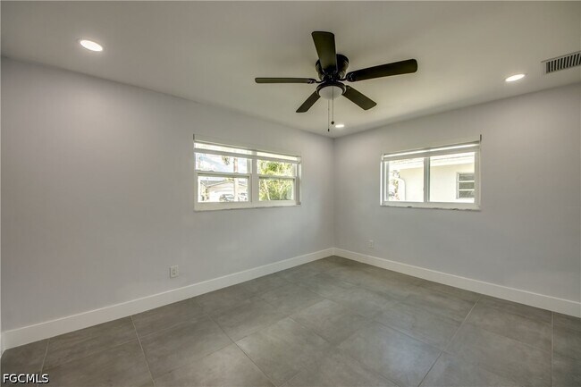 Building Photo - 4312 S Pacific Cir