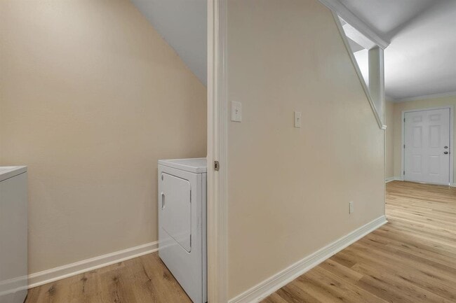 Building Photo - 1300 Ocala Rd