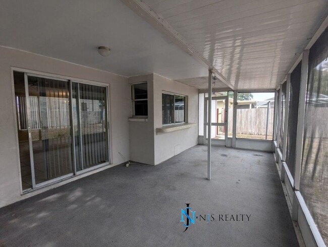 Building Photo - Section 8 available: 2/2 over 1048sf with ...