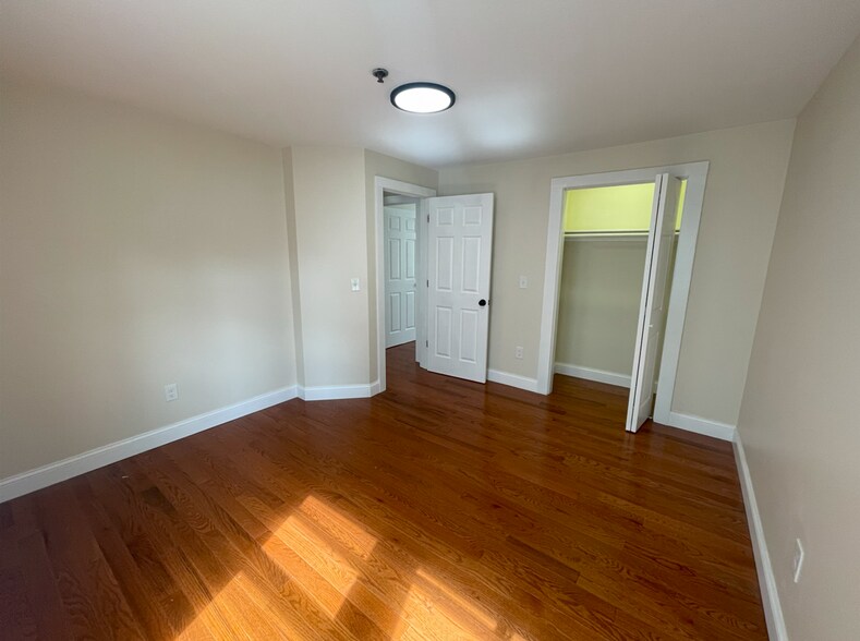 Building Photo - 211 Onset Ave
