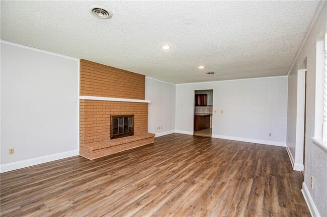 Building Photo - 2726 W Highland Cir