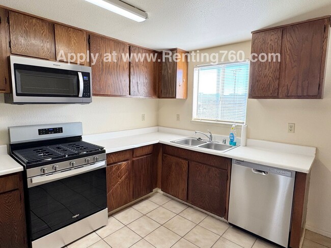 Building Photo - Spacious 2 Bed 1 Bath Home With Indoor Laundry Room