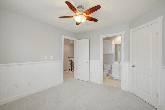 Building Photo - 5510 Blossom St