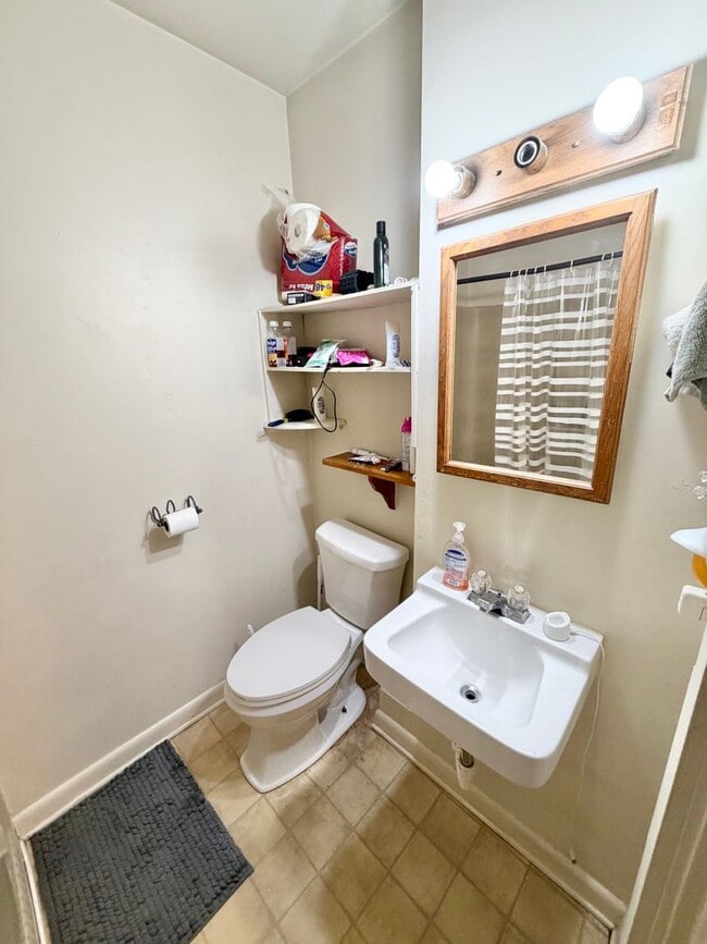 Building Photo - 168 N Winooski Ave