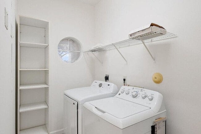 Building Photo - 8050 Murano Cir