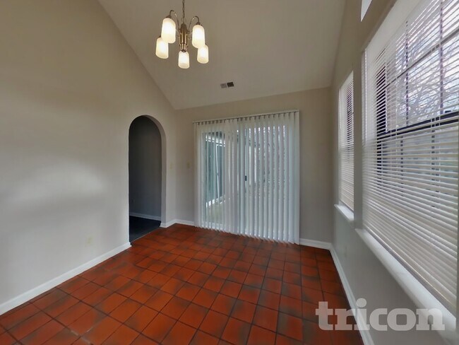 Building Photo - 6621 Pamona Cir