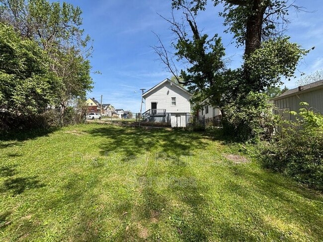 Building Photo - 3701 Iona Ave