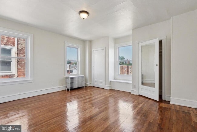 Building Photo - 903 W Duncannon Ave