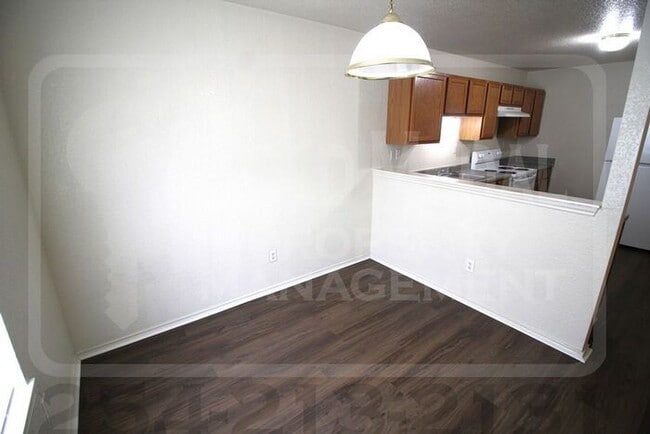 Building Photo - 2807 Leroy Cir