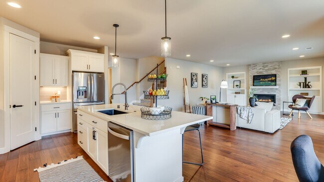 Building Photo - Stunning Modern Build Ten Trails!