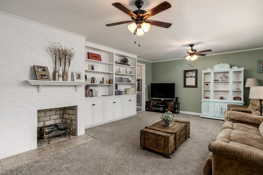Building Photo - 380 Swoope Dr