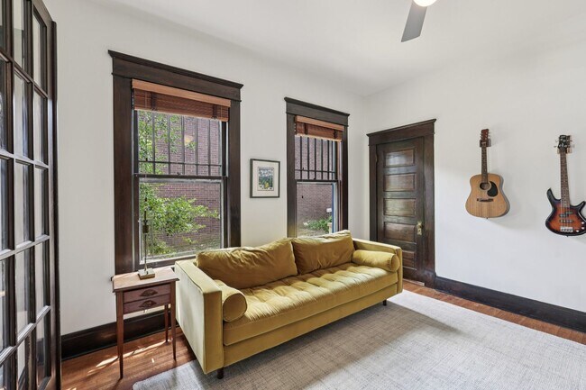 Building Photo - Beautiful Historic 4BR/3BA Gem | Hillsboro...