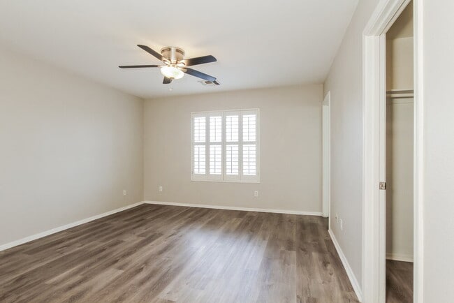 Building Photo - 8256 N 112th Ave