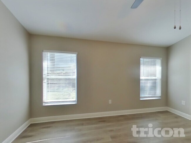 Building Photo - 6681 Freeport Dr