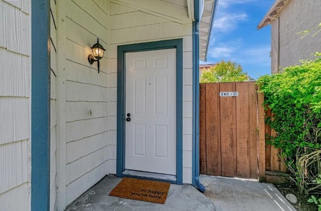 Building Photo - Newly Renovated 3 Bed / 3 Bath Home in Ardenwood – Top-Rated Schools!