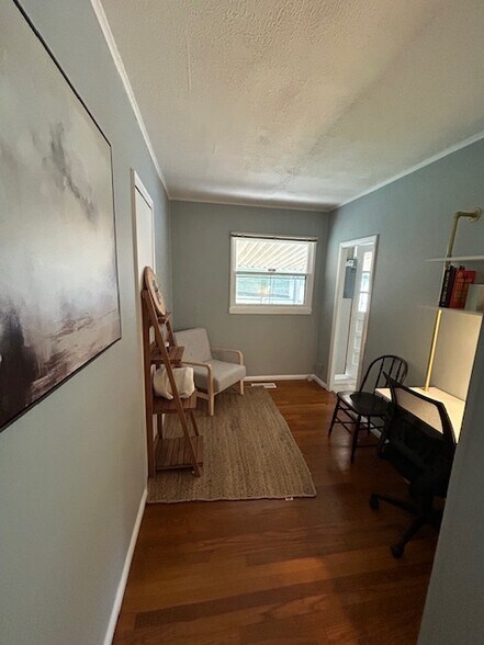 Building Photo - 1202 E Saint Andrews Rd